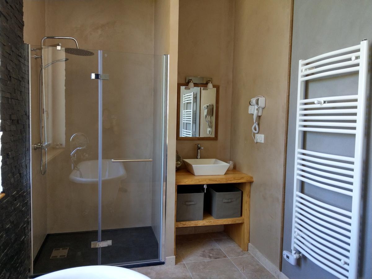 Les Chambres D'Hotes De La Frissonnette Auzelles Екстериор снимка