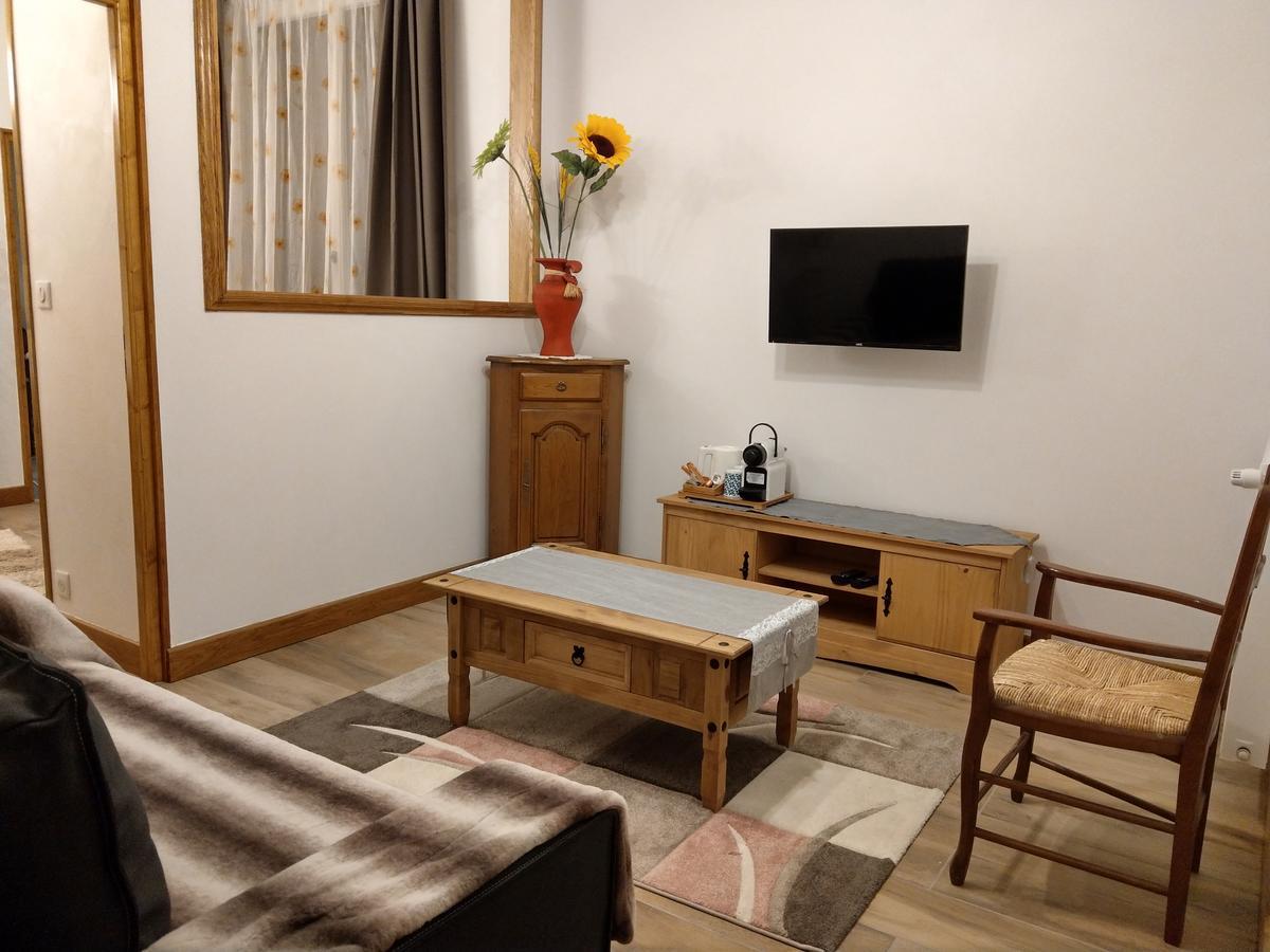 Les Chambres D'Hotes De La Frissonnette Auzelles Екстериор снимка