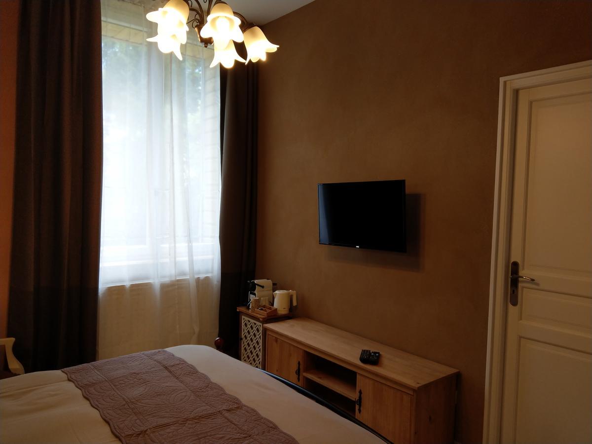 Les Chambres D'Hotes De La Frissonnette Auzelles Екстериор снимка