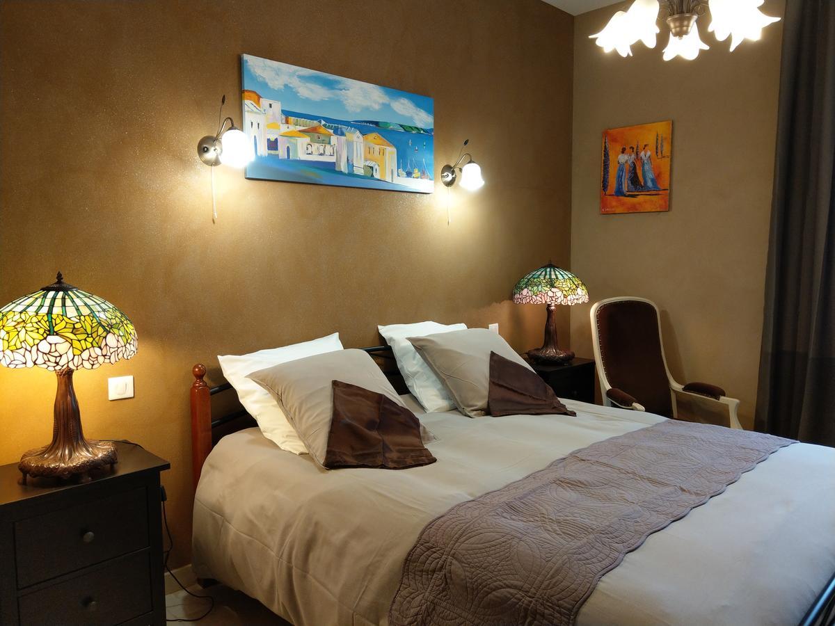 Les Chambres D'Hotes De La Frissonnette Auzelles Екстериор снимка