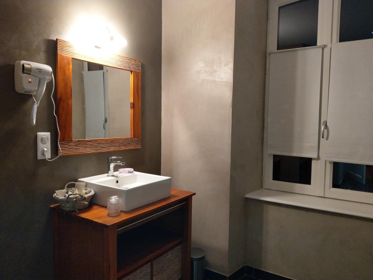 Les Chambres D'Hotes De La Frissonnette Auzelles Екстериор снимка