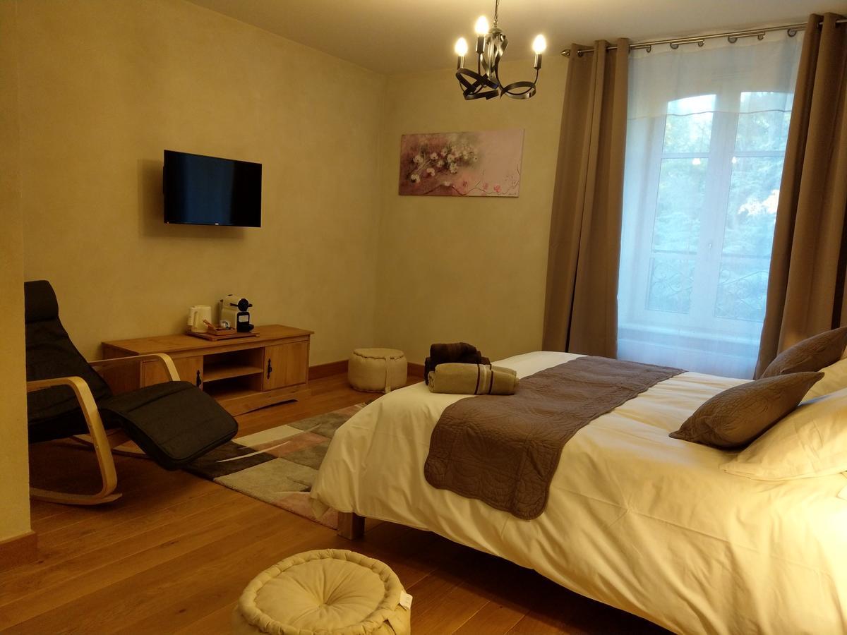 Les Chambres D'Hotes De La Frissonnette Auzelles Екстериор снимка