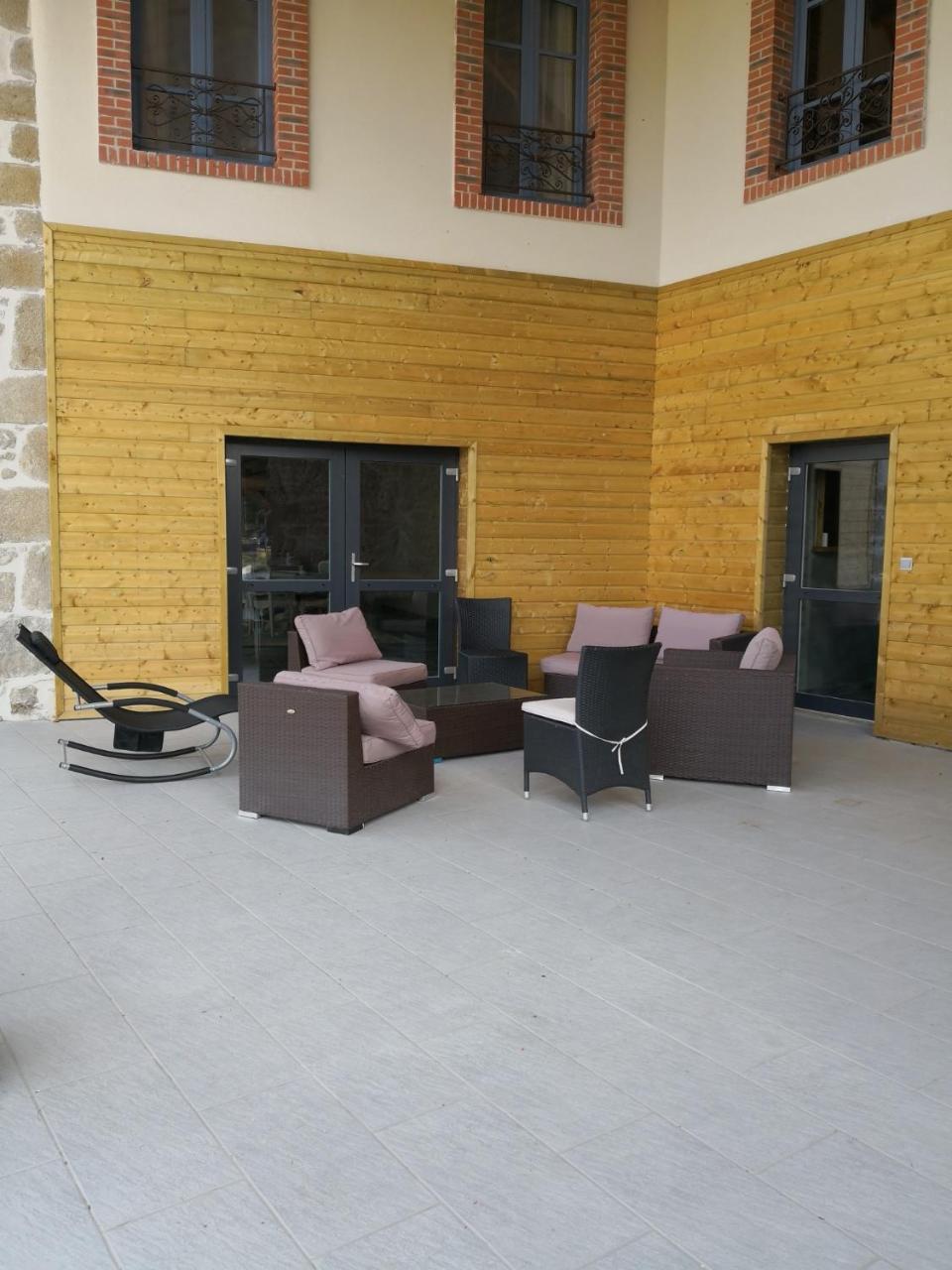 Les Chambres D'Hotes De La Frissonnette Auzelles Екстериор снимка