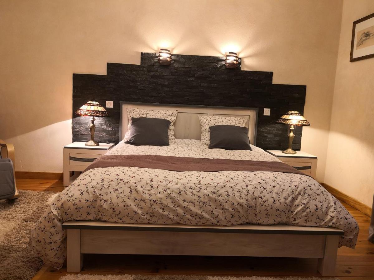 Les Chambres D'Hotes De La Frissonnette Auzelles Екстериор снимка