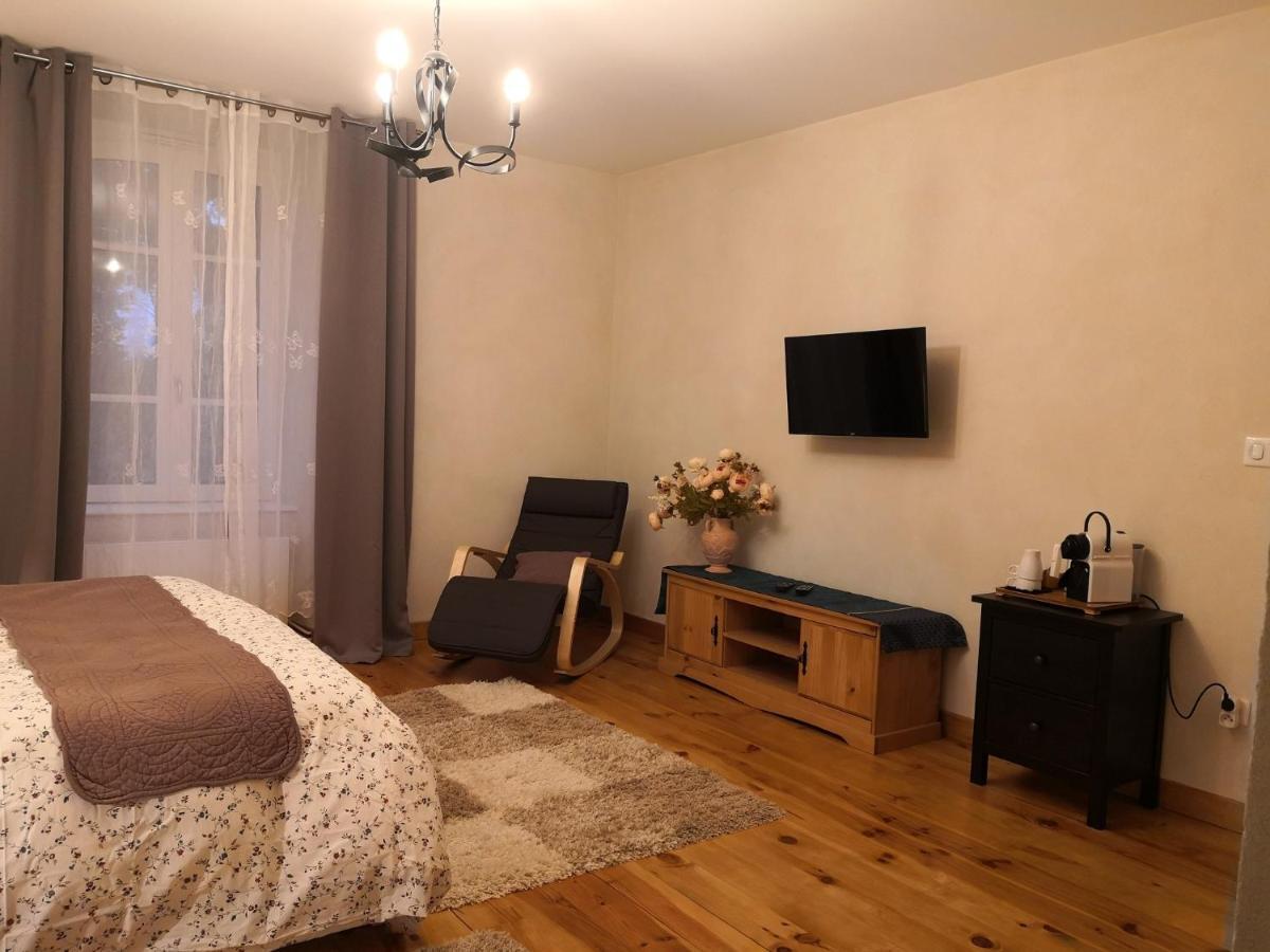 Les Chambres D'Hotes De La Frissonnette Auzelles Екстериор снимка