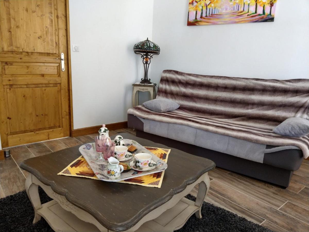 Les Chambres D'Hotes De La Frissonnette Auzelles Екстериор снимка